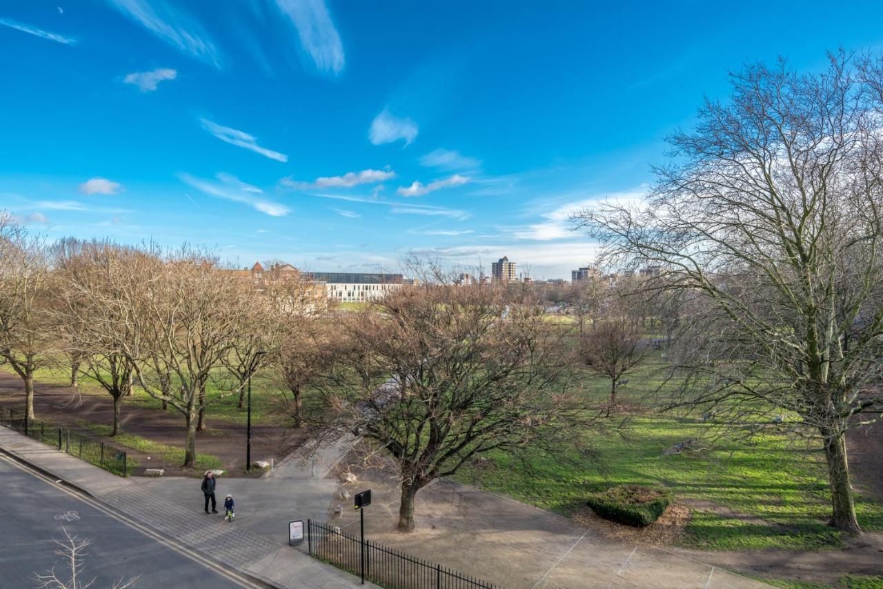 2 Bedroom Apartment With Park Views Shoreditch Londýn Exteriér fotografie